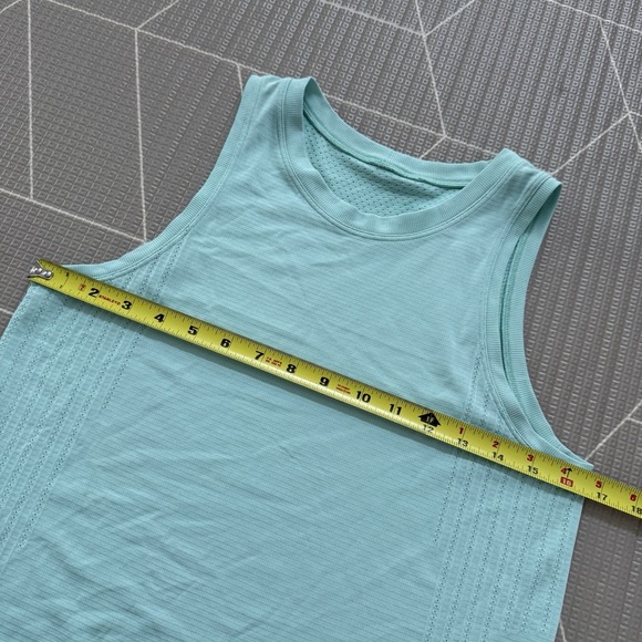 Lululemon Train to Be Tank Size 6 Wild Mint Sleeveless Crop - Picture 4 of 5